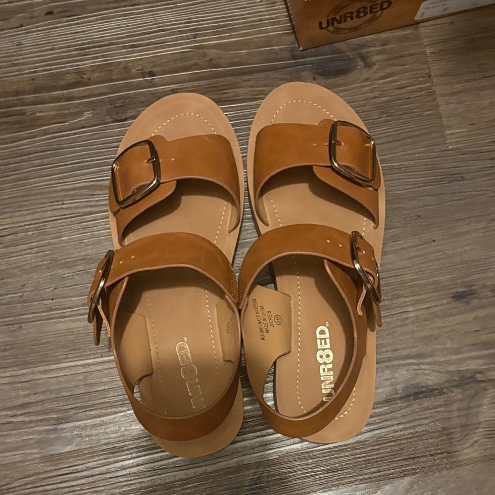 Women’s light brown sandals